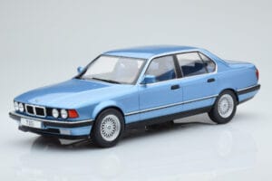 BMW Серия 7 E32 730i Син MCG 1:18