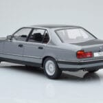 BMW Серия 7 E32 740i Сребрист MCG 1:18