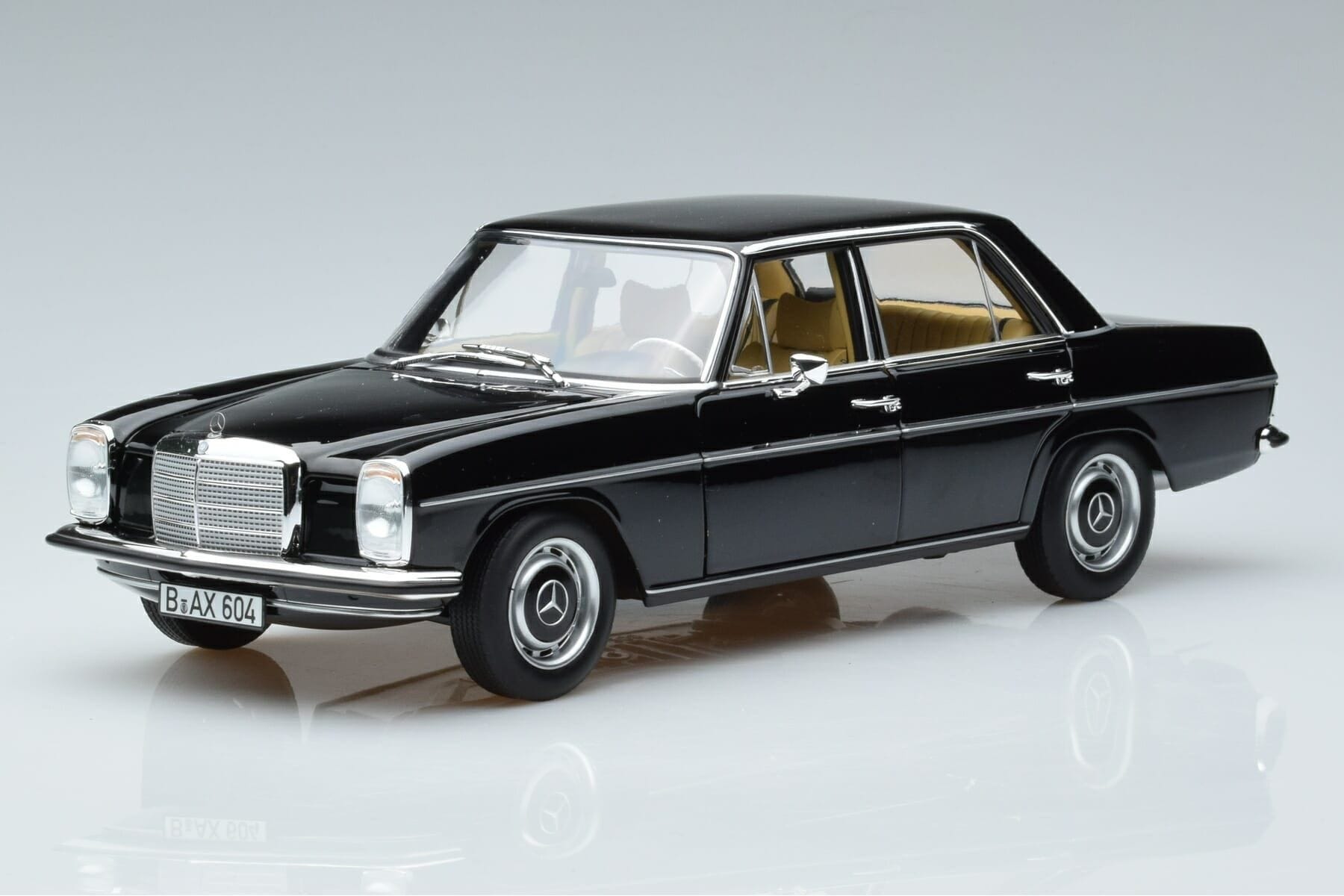 Mercedes 200 W115 Лимитирана Серия Norev 1:18