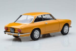 Alfa Romeo 1750 GTV Жълт Norev 1:18 187910 Метал — снимка 3 от 7