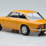 Alfa Romeo 1750 GTV Жълт Norev 1:18 - image 6 of 7