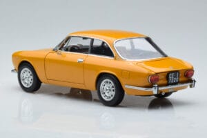 Alfa Romeo 1750 GTV Жълт Norev 1:18 187910 Метал — снимка 6 от 7