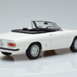 Alfa Romeo 2000 Spider Бял Norev 1:18 - image 2 of 7