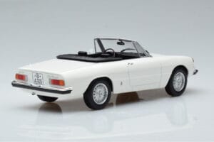 Alfa Romeo 2000 Spider Бял Norev 1:18 187882 Метал — снимка 2 от 7