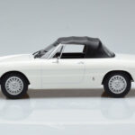 Alfa Romeo 2000 Spider Бял Norev 1:18 - image 3 of 7
