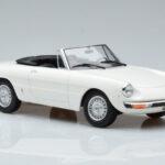 Alfa Romeo 2000 Spider Бял Norev 1:18 - image 5 of 7