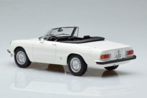 Alfa Romeo 2000 Spider Бял Norev 1:18 187882 Метал — снимка 6 от 7
