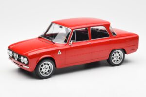 Alfa Romeo Giulia Nuova Super Червен Custom Wheels MCG 1:18