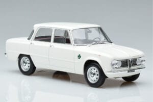 Alfa Romeo Giulia Ti Super Norev 1:18 187970 Метал — снимка 4 от 6