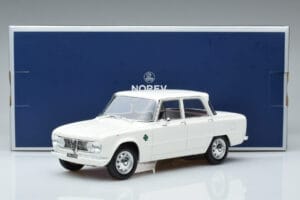 Alfa Romeo Giulia Ti Super Norev 1:18 187970 Метал — снимка 6 от 6