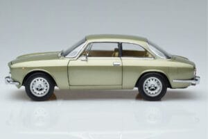 Alfa Romeo GTV 2000 Зелен Ограничено Издание Norev 1:18 187913 Метал — снимка 4 от 7