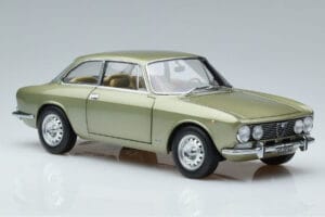 Alfa Romeo GTV 2000 Зелен Ограничено Издание Norev 1:18 187913 Метал — снимка 5 от 7