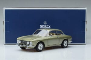 Alfa Romeo GTV 2000 Зелен Ограничено Издание Norev 1:18 187913 Метал — снимка 7 от 7
