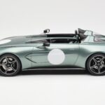 Aston Martin V12 Speedster Зелен Metallic GT Spirit 1:18 - image 3 of 6