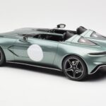 Aston Martin V12 Speedster Зелен Metallic GT Spirit 1:18 - image 5 of 6