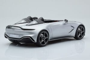 Aston Martin V12 Speedster Сребрист GT Spirit 1:18 GT430 Смола — снимка 2 от 6