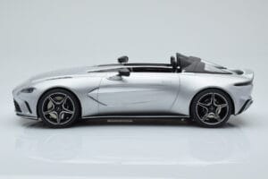 Aston Martin V12 Speedster Сребрист GT Spirit 1:18 GT430 Смола — снимка 3 от 6