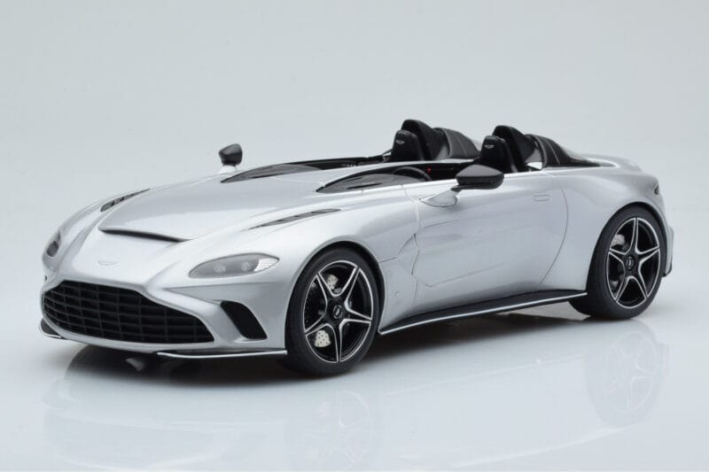 Aston Martin V12 Speedster Сребрист GT Spirit 1:18