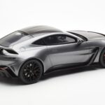Aston Martin V12 Vantage Magnetic Сребърен GT Spirit 1:18 - image 2 of 6