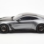 Aston Martin V12 Vantage Magnetic Сребърен GT Spirit 1:18 - image 3 of 6