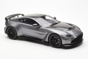 Aston Martin V12 Vantage Magnetic Сребърен GT Spirit 1:18 GT443 Смола — снимка 4 от 6