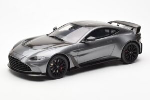Aston Martin V12 Vantage Magnetic Сребърен GT Spirit 1:18