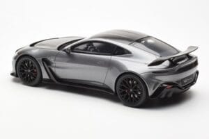 Aston Martin V12 Vantage Magnetic Сребърен GT Spirit 1:18 GT443 Смола — снимка 5 от 6