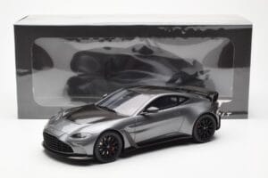 Aston Martin V12 Vantage Magnetic Сребърен GT Spirit 1:18 GT443 Смола — снимка 6 от 6