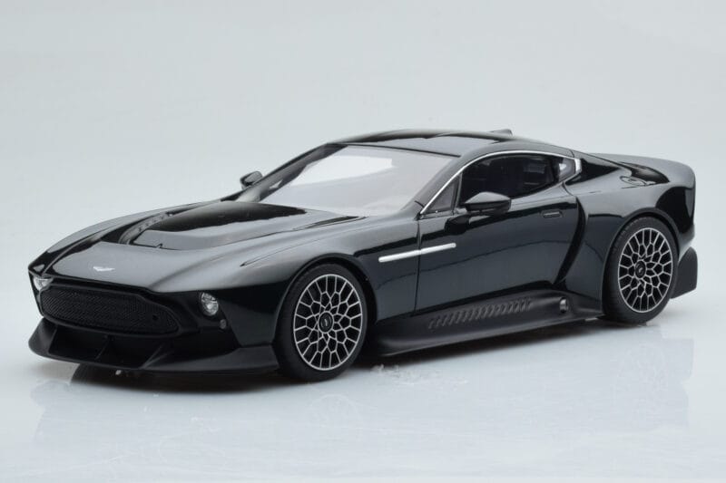 Aston Martin Victor Черен GT Spirit 1:18