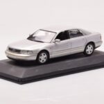 Audi A8 D2 Сребрист Зелена Ивица Minichamps 1:43 - image 2 of 4