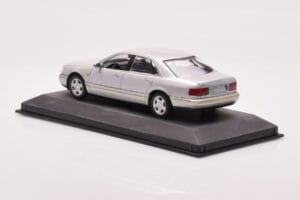 Audi A8 D2 Сребрист Зелена Ивица Minichamps 1:43 AUDI-264455 Метал — снимка 3 от 4