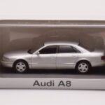 Audi A8 D2 Сребрист Зелена Ивица Minichamps 1:43 - image 4 of 4