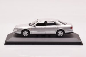 Audi A8 D2 Сребърен Minichamps 1:43