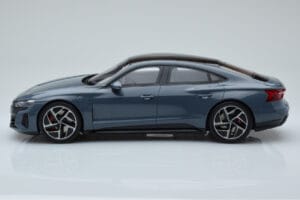 Audi E-Tron GT Сив GT Spirit 1:18 GT393 Смола — снимка 3 от 6