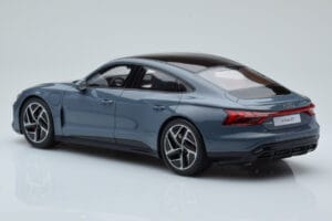 Audi E-Tron GT Сив GT Spirit 1:18 GT393 Смола — снимка 5 от 6