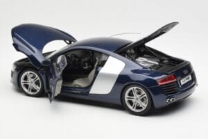 Audi R8 4.2 FSI V8 Син Kyosho 1:18 09213BL Метал — снимка 5 от 8