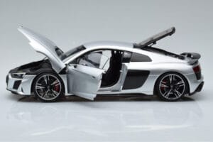 Audi R8 Performance Сребрист Kengfai 1:18 VAKF-0354 Метал — снимка 4 от 10