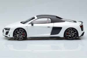 Audi R8 Spyder Performance Бял Kengfai 1:18 VAKF-0351 Метал — снимка 4 от 11