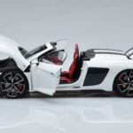 Audi R8 Spyder Performance Бял Kengfai 1:18 - image 5 of 11