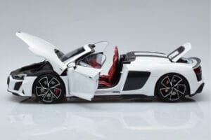 Audi R8 Spyder Performance Бял Kengfai 1:18 VAKF-0351 Метал — снимка 5 от 11