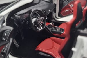 Audi R8 Spyder Performance Бял Kengfai 1:18 VAKF-0351 Метал — снимка 9 от 11