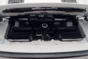 Audi R8 Spyder Performance Бял Kengfai 1:18 VAKF-0351 Метал — снимка 10 от 11