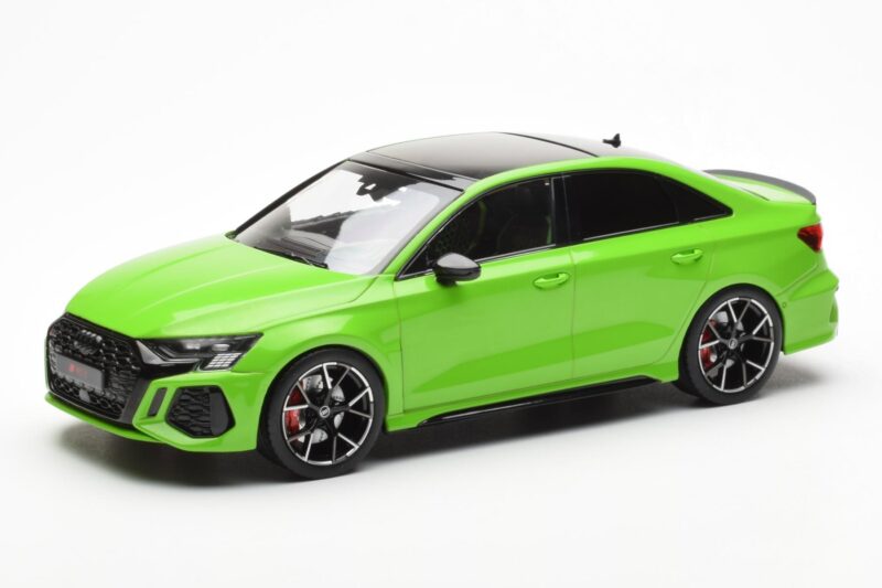 Audi RS3 8Y Седан Зелен MCG 1:18