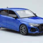 Audi RS3 8Y Sportback Performance Edition Nagaro Син GT Spirit 1:18 - image 3 of 5