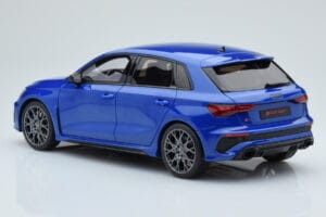 Audi RS3 8Y Sportback Performance Edition Nagaro Син GT Spirit 1:18 GT884 Смола — снимка 4 от 5