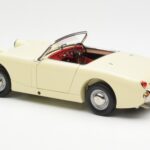 Austin-Healey Sprite Mk I Open Old English Бял Kyosho 1:18 - image 7 of 8