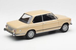 BMW 2002 Ti E10 Sahara Бежов Kyosho 1:18 08541BG Метал — снимка 3 от 8