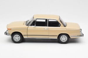 BMW 2002 Ti E10 Sahara Бежов Kyosho 1:18 08541BG Метал — снимка 4 от 8