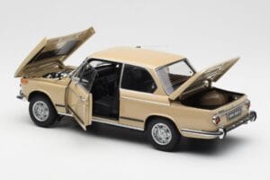BMW 2002 Ti E10 Sahara Бежов Kyosho 1:18 08541BG Метал — снимка 5 от 8