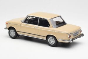 BMW 2002 Ti E10 Sahara Бежов Kyosho 1:18 08541BG Метал — снимка 7 от 8